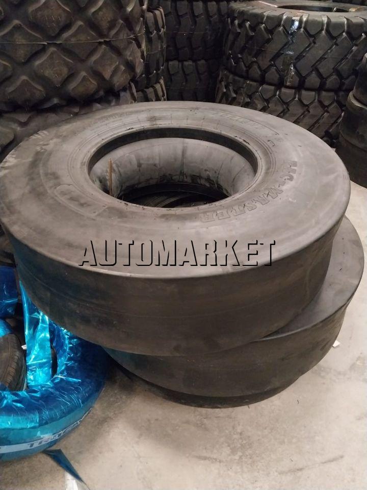 11.00-20 Roadlion Smooth Industrial Tyre from China