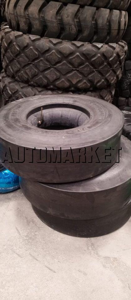 11.00-20 Roadlion Smooth Industrial Tyre from China