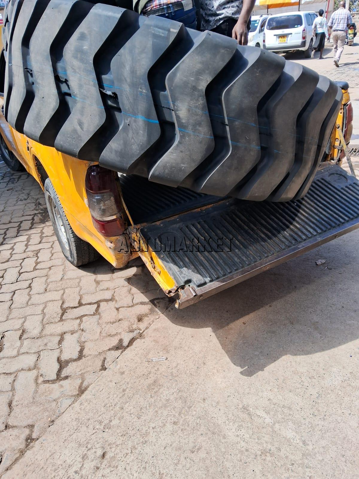 23.5-25 Roadhiker 24 Ply E3/L3 Industrial Tyre from China