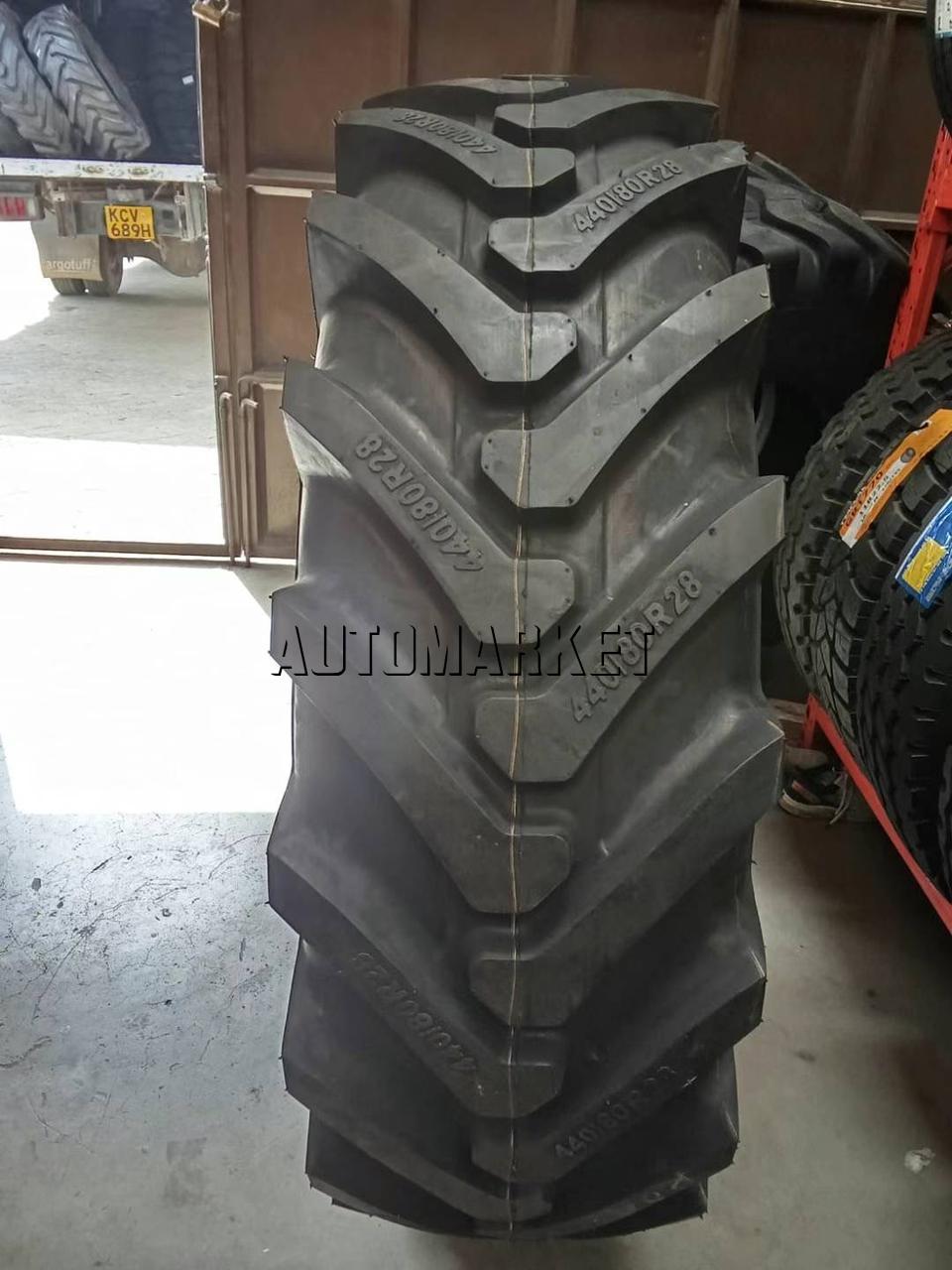 340/80R18 (12.5/80R18) Roadhiker Industrial Tyre from China