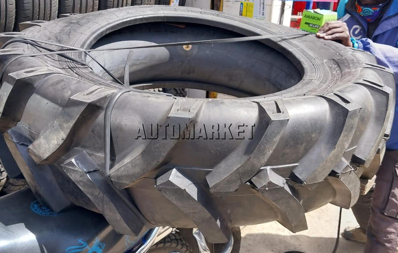 12.4-24 Roadhiker Agricultural Tyre