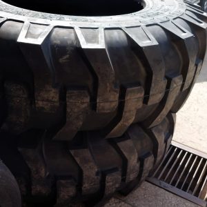 16.9-28 Rungold Industrial Tyre 16 Ply – China