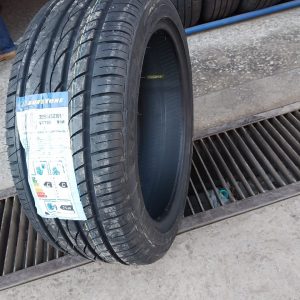 225/45ZR17 Luistone Tyre (China)
