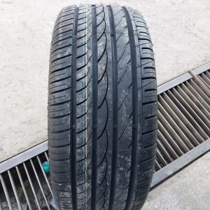 225/45ZR17 Luistone Tyre (China)
