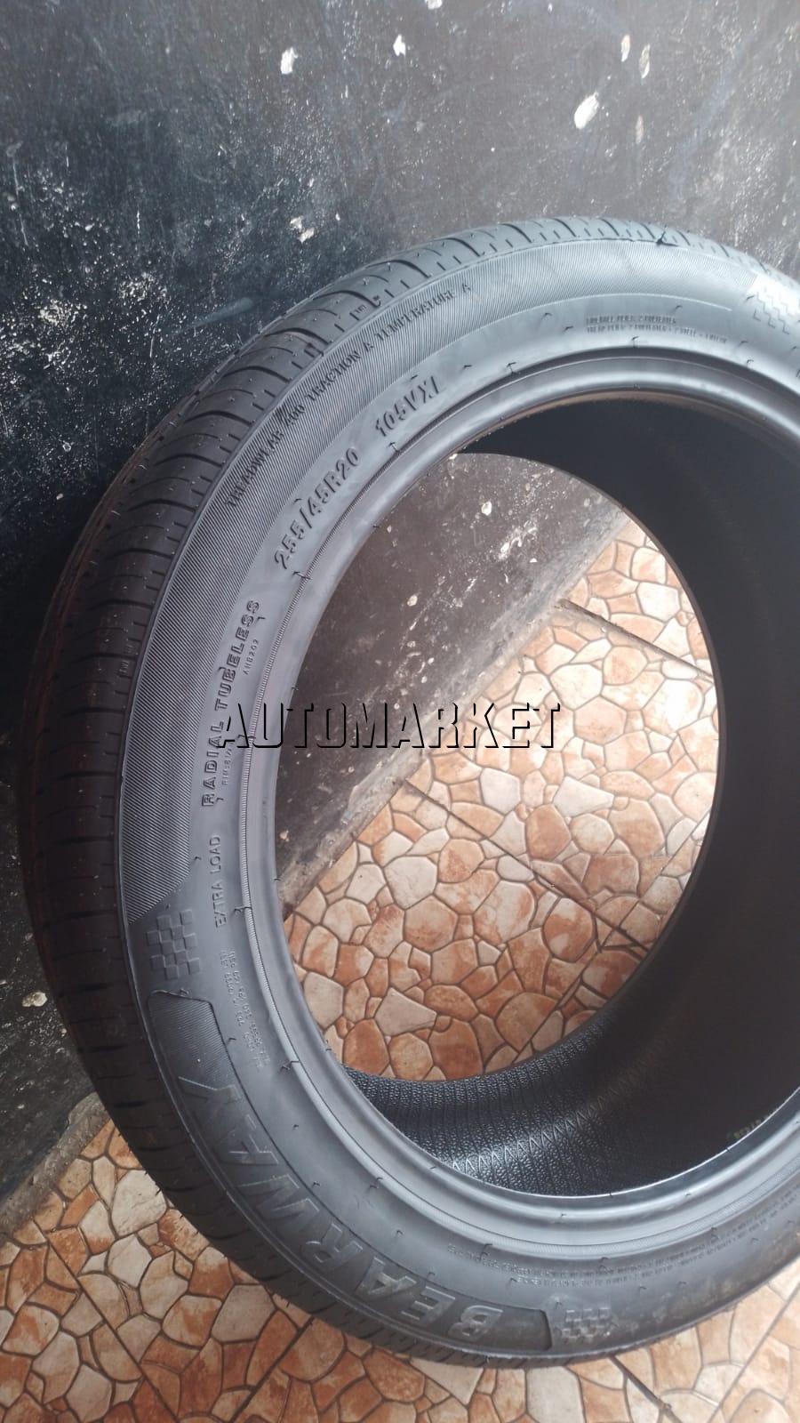 255/45R20 Bearway Passenger Tyre