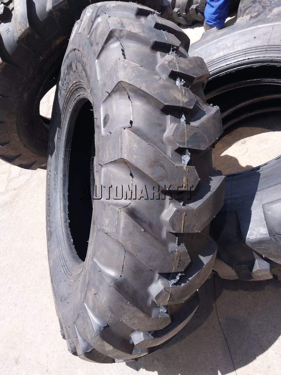 13.00-24 Roadhiker 16PR Tubeless Industrial Tyre from China