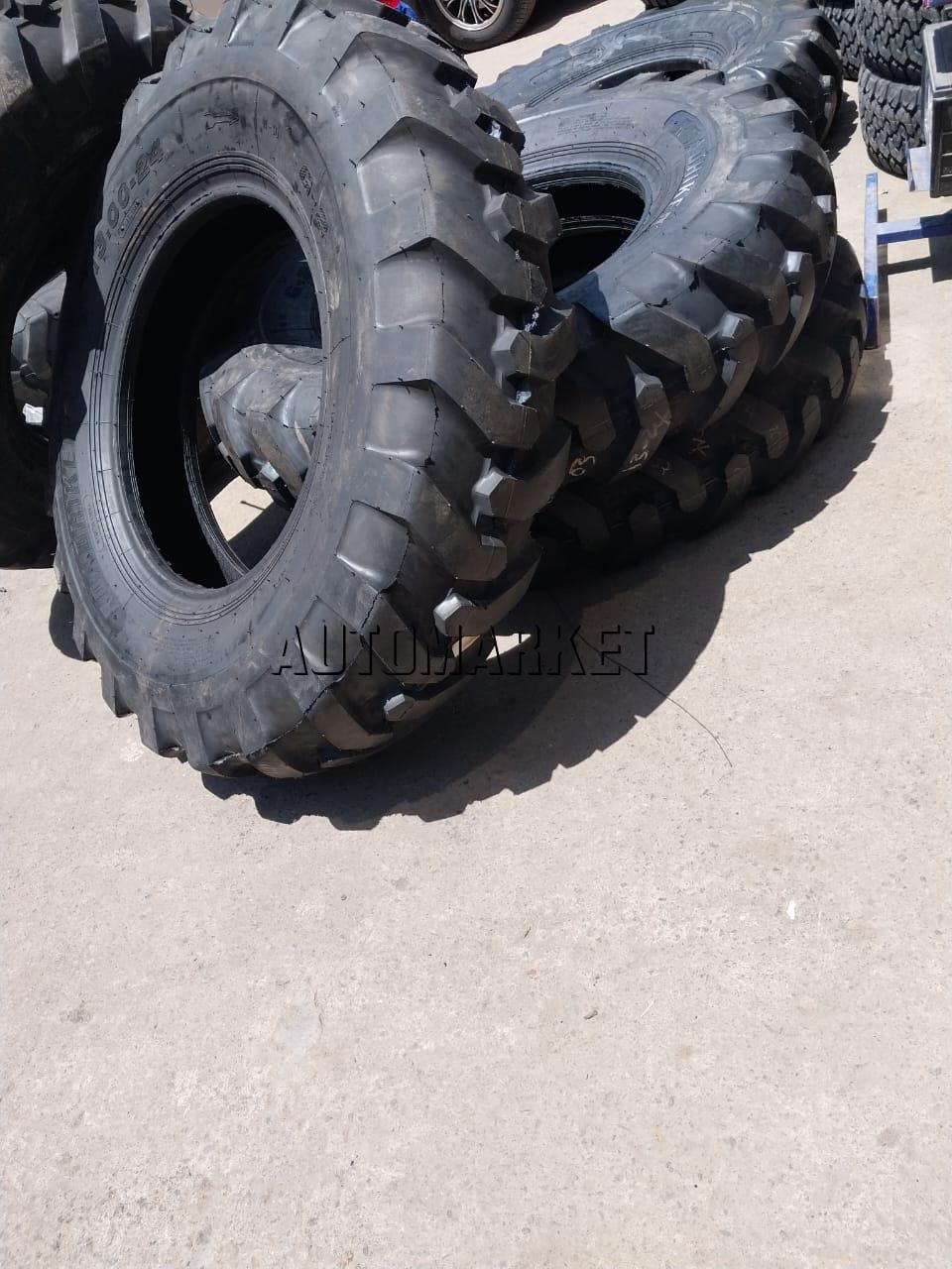 13.00-24 Roadhiker 16PR Tubeless Industrial Tyre from China
