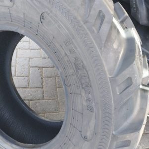 12.5/80-18 Roadhiker 12PR Industrial Tyre from India