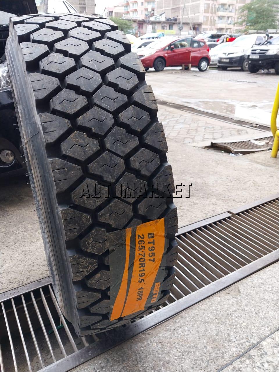 265/70R19.5 BOTO Drive Truck Tyre from China