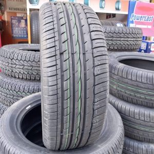 215/55R17 Comforser Tyre (China)