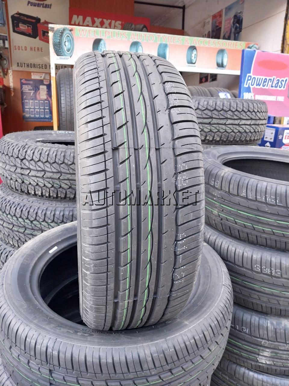 215/55R17 Comforser Tyre (China)