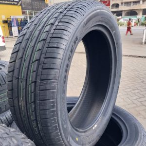 215/55R17 Comforser Tyre (China)
