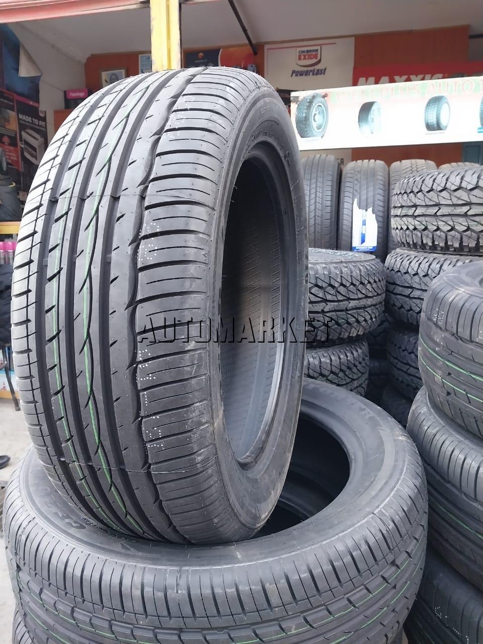 215/55R17 Comforser Tyre (China)