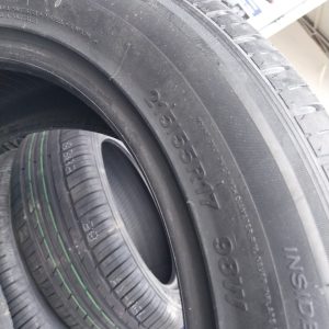 215/55R17 Comforser Tyre (China)