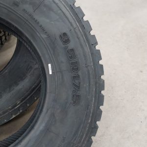 9.5R17.5 Steprising Truck Tyre from China