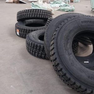 9.5R17.5 Steprising Truck Tyre from China