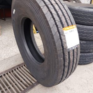 9.5R17.5 Roadshine Truck Tyre from China