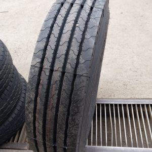 9.5R17.5 Roadshine Truck Tyre from China