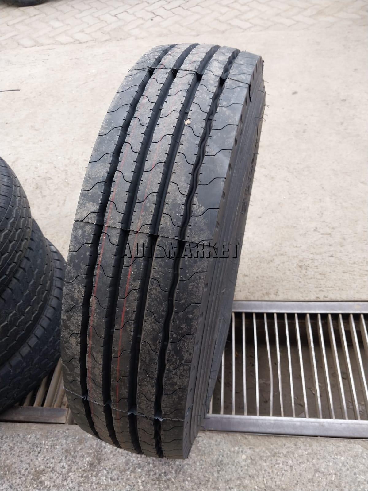 9.5R17.5 Roadshine Truck Tyre from China