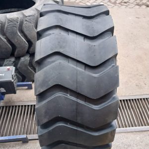 16/70-20 (405/70-20) Honour Industrial Tyre 16 Ply – China