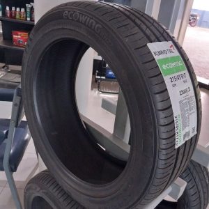 215/45R17 Kumho Tyre