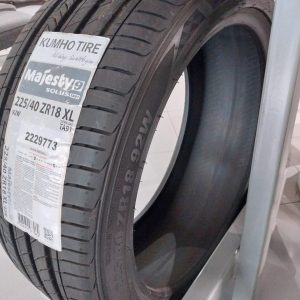225/40ZR18 Kumho Tyre (Vietnam)