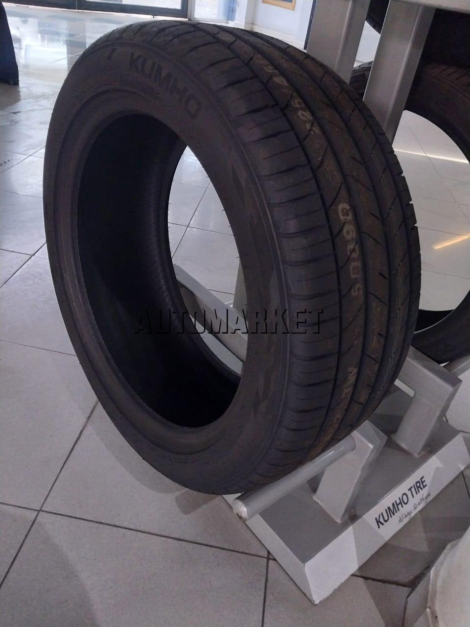 225/40ZR18 Kumho Tyre (Vietnam)