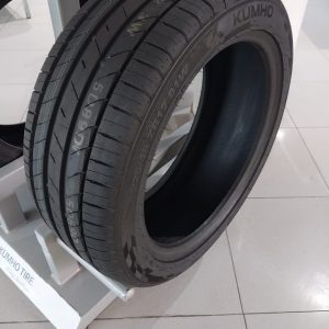 225/40ZR18 Kumho Tyre (Vietnam)