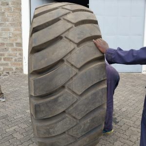 29.5-29 Pirelli E3 Tubeless 34 Ply Industrial Tyre
