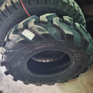 12.5/80-18 Roadhiker 14PR Industrial Tyre from China