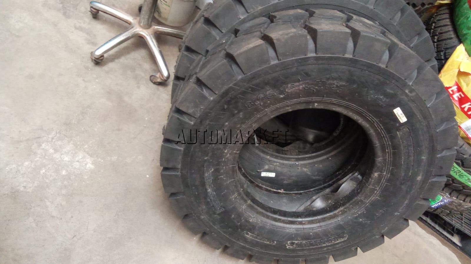 8.25-15 Roadlion NHS Forklift Tyre 14 Ply from China