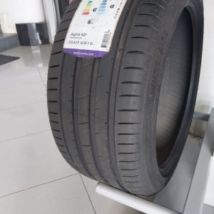 235/40R18 Apollo Tyre (India)