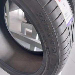 235/40R18 Apollo Tyre (India)