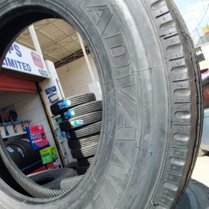 9R22.5 Advance Truck Tyre from China