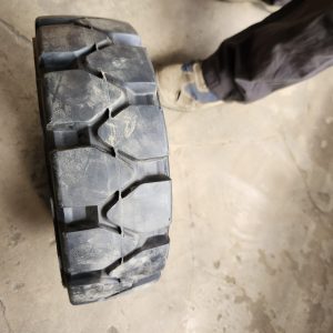 15×4½-8 Blackhawk Solid Forklift Tyre