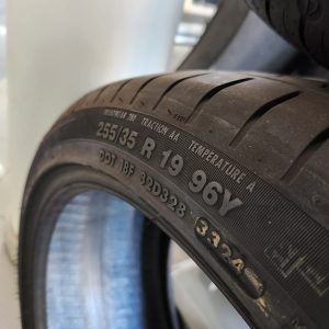 255/35R19 Apollo Passenger Car Tyre