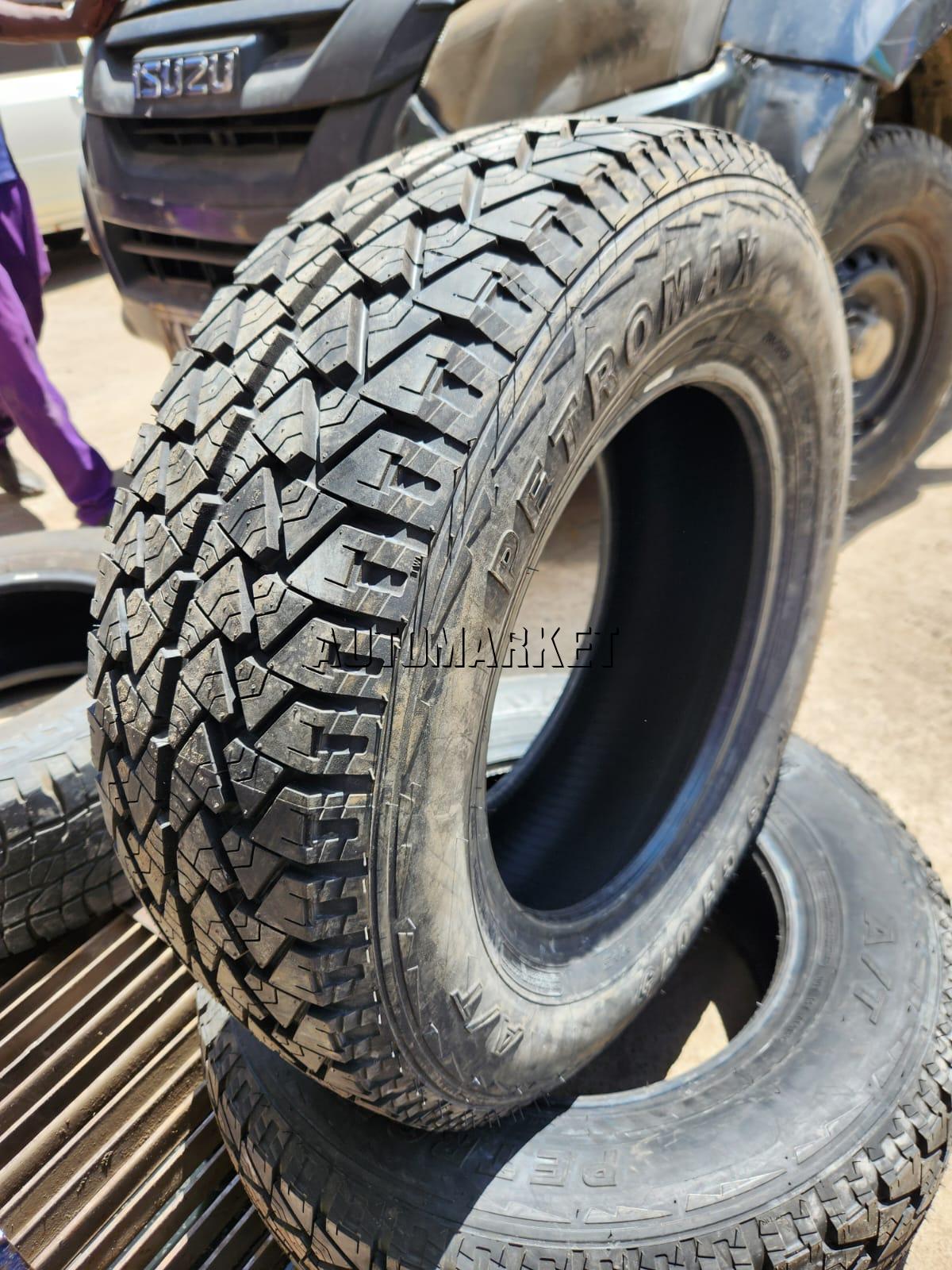 205/70R15 Petromax Passenger Tyre from China