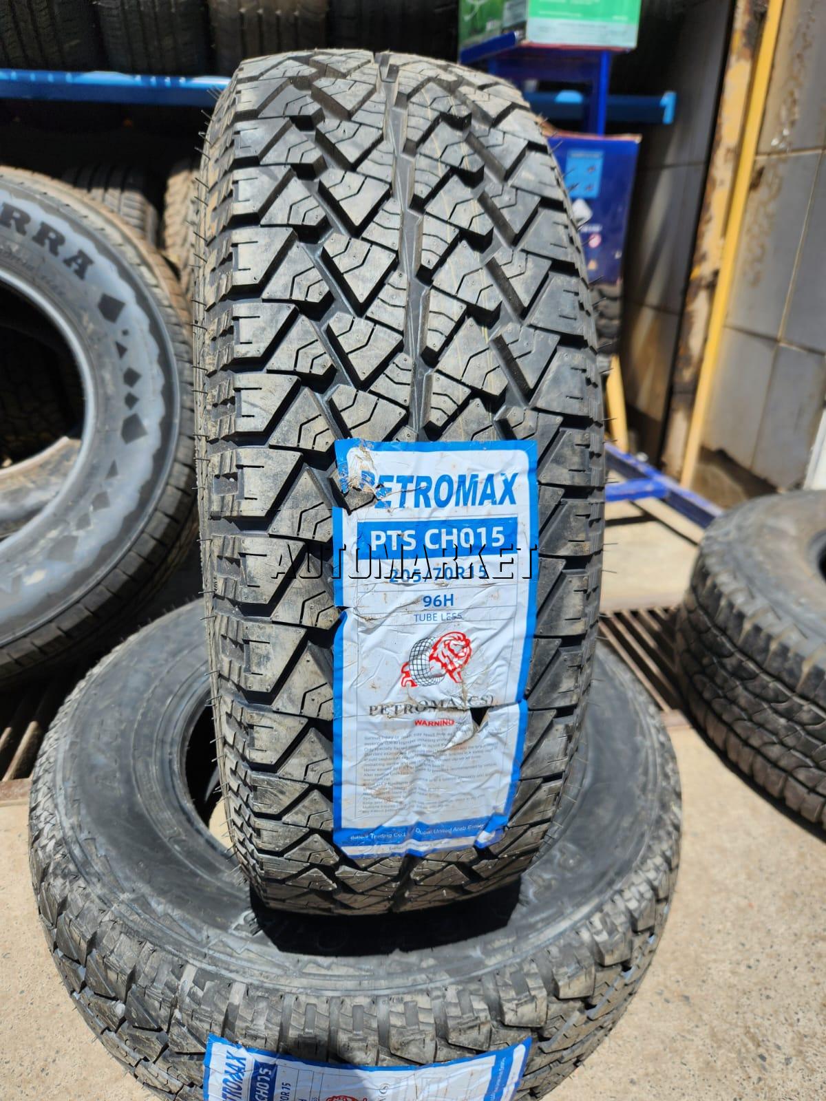 205/70R15 Petromax Passenger Tyre from China