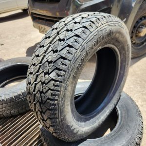 205/70R15 Petromax Passenger Tyre from China