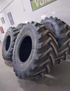 24.5-32 Speedways 14 ply agricultural tyre for heavy-duty tractor use in Kenya 