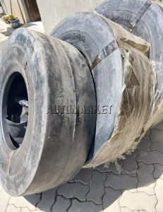 13/80-20 smooth industrial tyre with flat tread profile