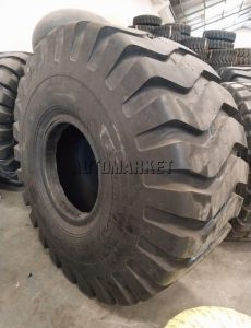 29.5-25 industrial OTR tyre with wide tread and reinforced shoulders