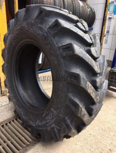 12.5/80-18 industrial OTR tyre with deep tread pattern Heavy-duty 12.5/80-18 off-the-road tyre for industrial use