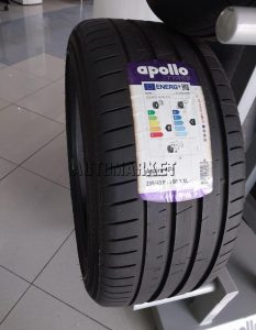 235/40R18 low-profile performance tyres designed for strong grip, precise handling, and high-speed stability on Kenyan roads