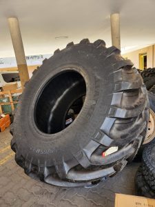 800/65R32 Alliance radial agricultural tyre for tractors and large-scale farming in Kenya