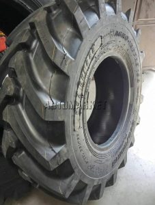 340/80R18 (12.5/80R18) Roadhiker industrial tyre from China with radial design for construction and industrial equipment.