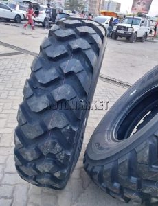 14.00R24 Advance industrial tyre from China with deep tread pattern for graders and construction equipment.