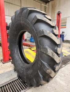 14.00-24 MRL G2 16PR industrial tyre from India with grader traction tread for heavy construction and road grading equipment.
