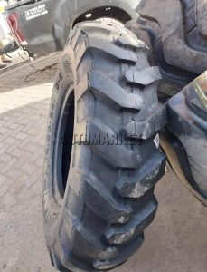 14.00-24 Roadhiker G2 16PR industrial tyre from China with grader tread for construction and road grading equipment.
