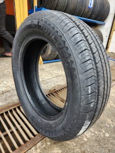 215/60R17 LionLord passenger car tyre from China